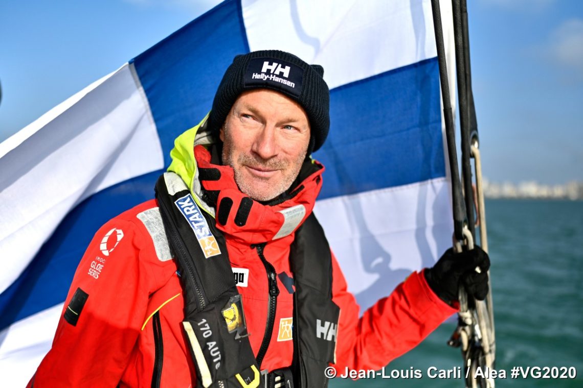 Финн Ari Huusela завершил кругосветную гонку Vendee Globe
